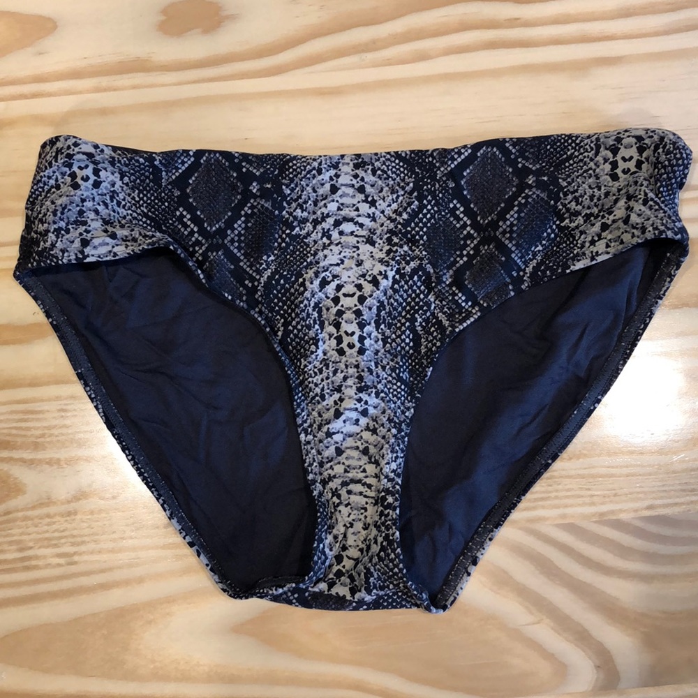 SWIM TOP & BOTTOM🖤 - Picture 3 of 3